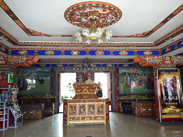 Traditional Tibetan Hotel with Immaculate Interior Painting and Deco