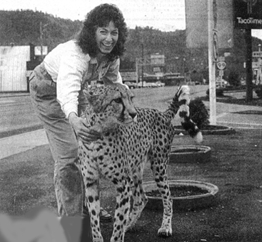 Photo of Dr. Laurie Marker and Cheetah