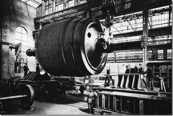 Photo Shows the Size of the Titanic's Turbine Rotor